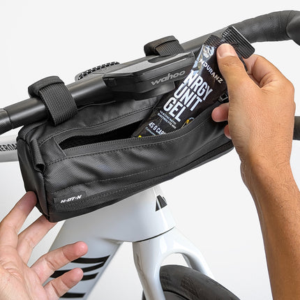 borsa da manubrio per bicicletta montata con gel energetico
