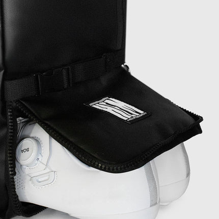 dettaglio tasca scarpe zaino da trasferta per ciclista